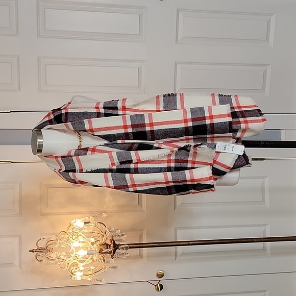 NWT Ann Taylor 60" x 62" Blanket Scarf - Picture 5 of 9